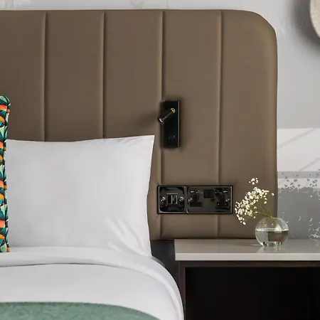 Crowne Plaza Dublin By Ihg 4*
