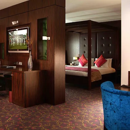 Crowne Plaza Dublin By Ihg Hotel 4*