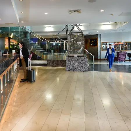 都柏林皇冠假日酒店布兰查 酒店 4*