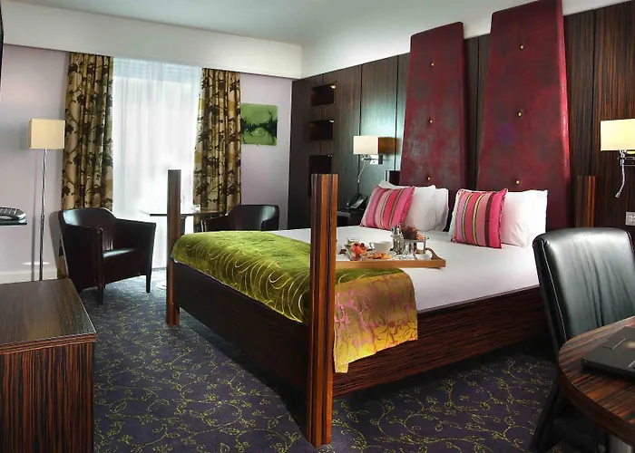 Отель Crowne Plaza Dublin By Ihg 4*